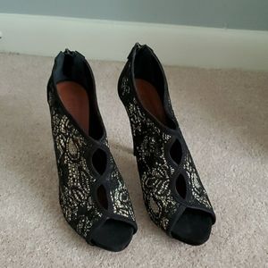 Gorgeous Schutz Peeptoe Booties